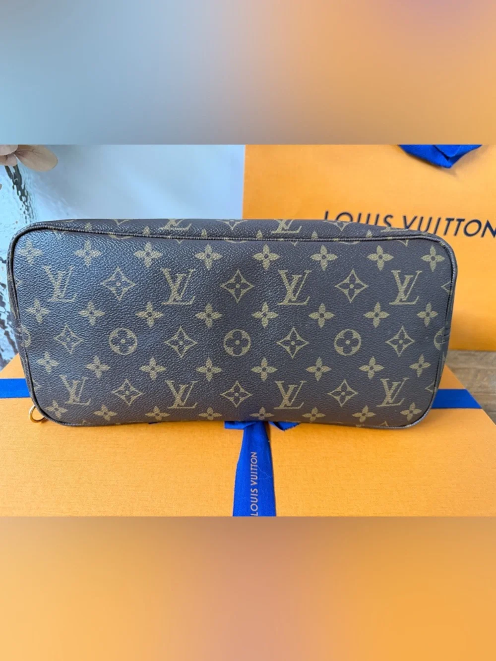 Authentic Louis Vuitton Neverfull MM Monogram Tote - Picture 11 of 16